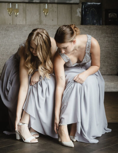 Bridesmaids getting ready on the wedding day in the mountains, Wedding Planner Austria