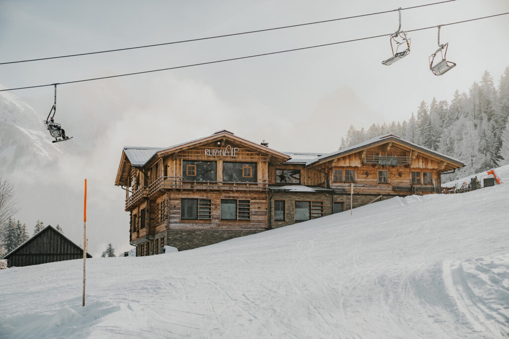 Rufana Alp Bürserberg as a wedding location for your mountain wedding in winter in Austria