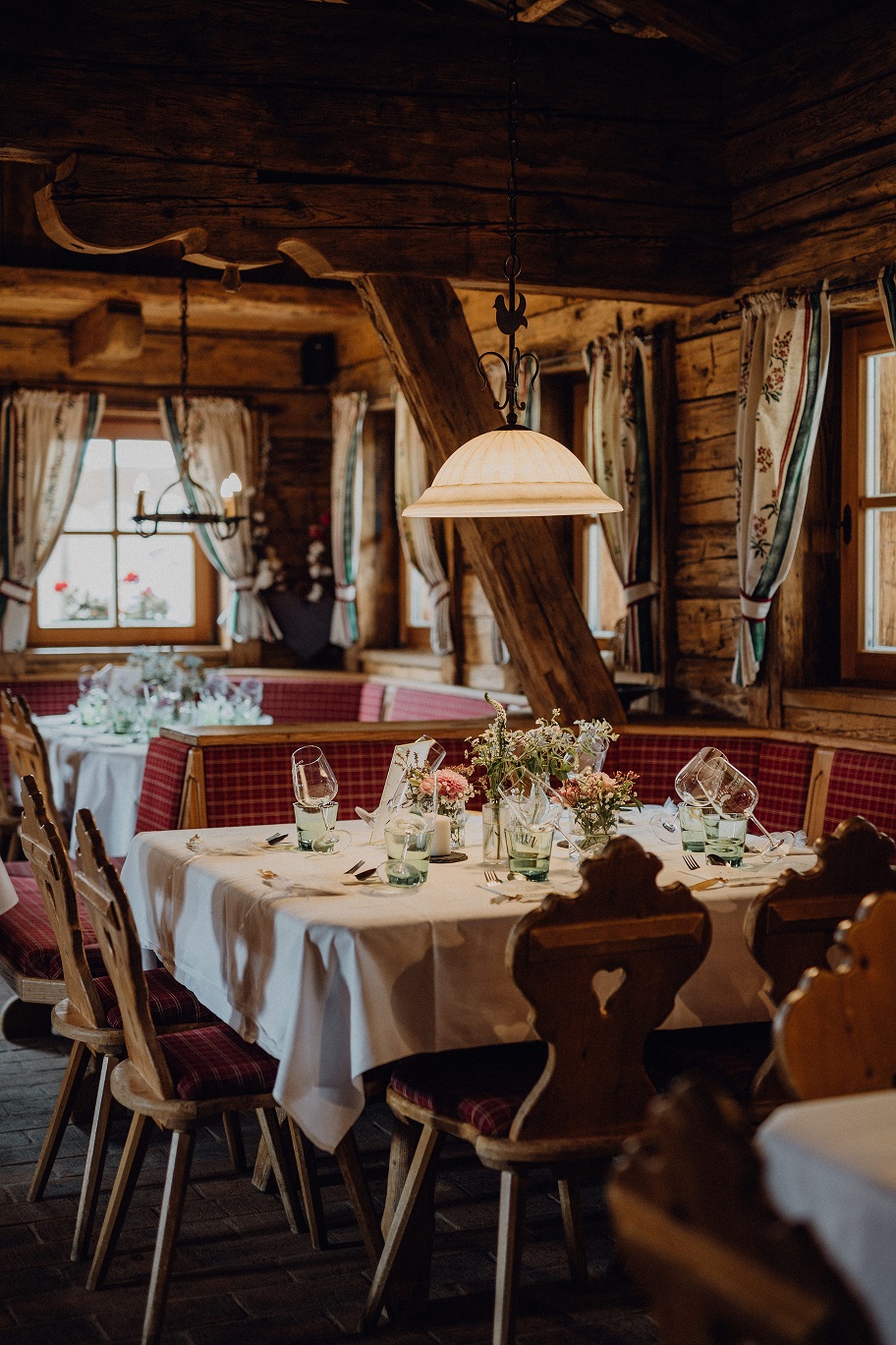 Table decoration mountain wedding Bärmooshütte