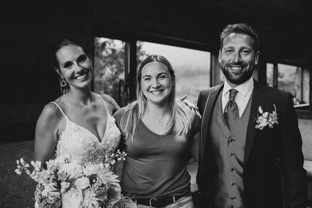 Ronja Weddings Mountain Wedding Austria Allgäu Alps Wedding Planner Ronja Baumbach wedding planner with a bridal couple at their mountain wedding in the Alps