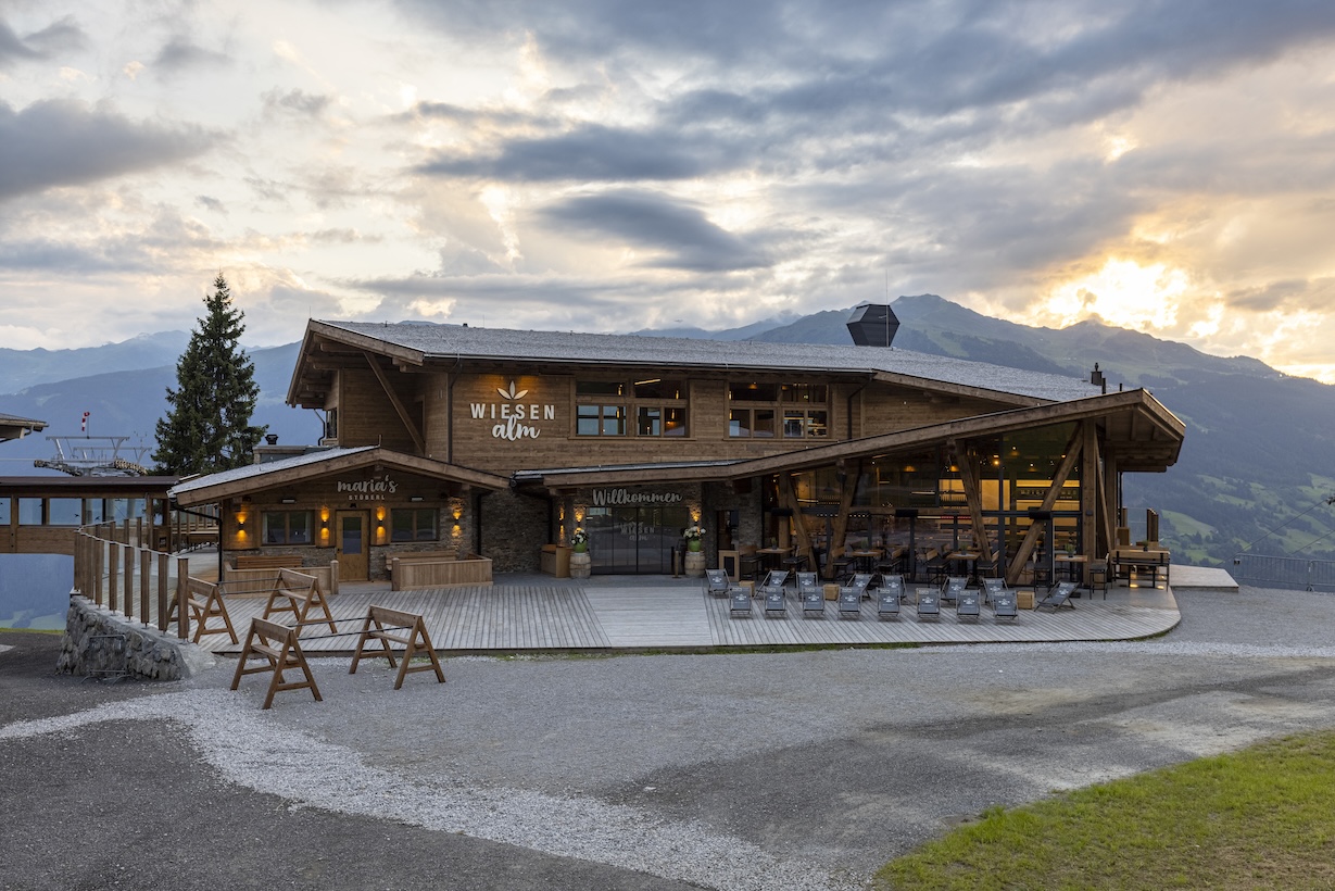 Wiesenalm als Hochzeitslocation für eine Hochzeit am Berg im Zilltertal in Österreich