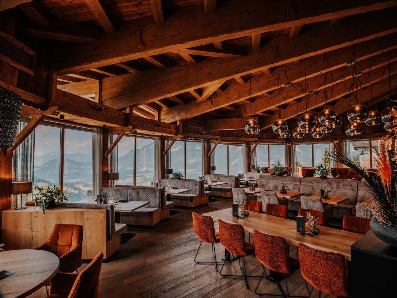 Panoramarestaurant im Jezz AlmResort in Ellmau für eure Hochzeit in den Bergen