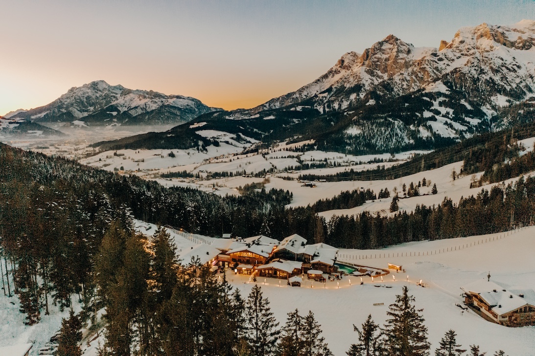 Jufenalm als Hochzeitslocation Almhütte in den Bergen für eine Hochzeit im Schnee