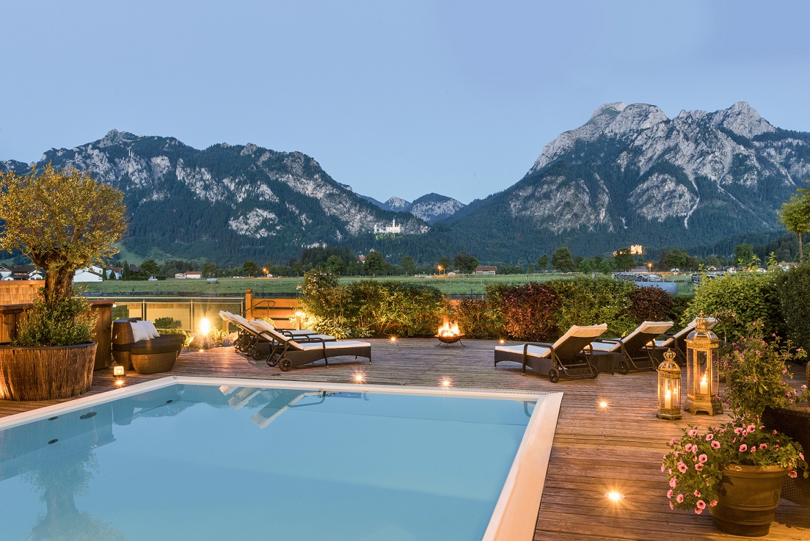 Romantic pool area at the wellness hotel Das Rübezahl with a view of the Alps and Neuschwanstein Castle - perfect for a honeymoon in Bavaria