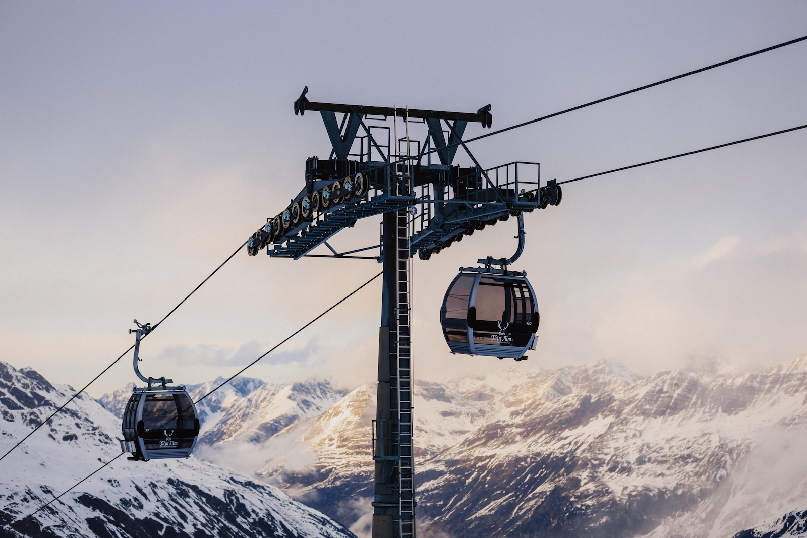 Gondola journey for a winter wedding in the mountains